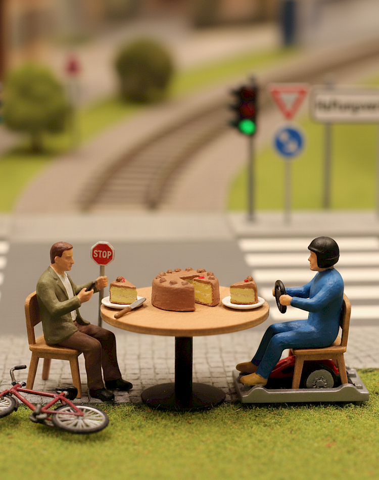 Cyclists, pedestrians, motor vehicles - liability rates in practice –  AMIKO Anwält:innen